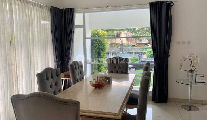 Rumah cantik strategis 