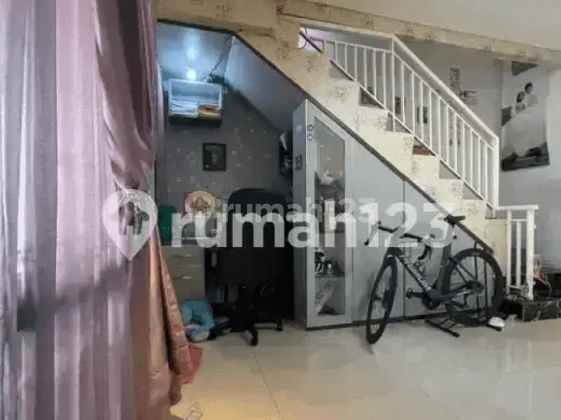 Rumah 2 Lantai Sudah Renovasi Furnished SHM di Grand Duta , Tangerang 2