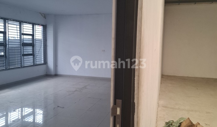 Ready-to-Use Warehouse Near West Jakarta Toll Road