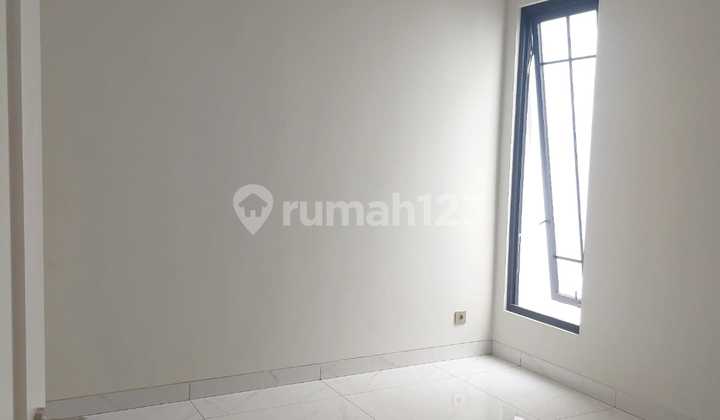 Rumah 2 Lt Modern Siap Huni di Cluster Summarecon Crowen Gading  2