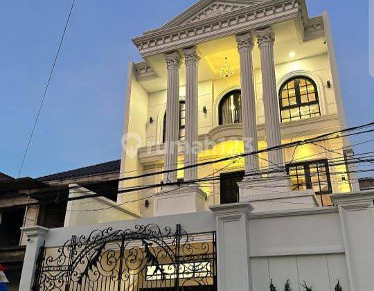 Jual Cepat Rumah Mewah Dengan Kolam Renang Di Klp Gading 3 Lantai 1