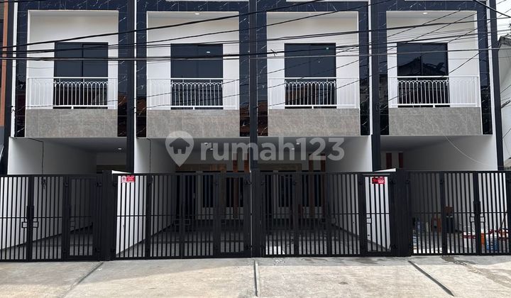 DIJUAL Unit Eksklusif - Hanya 4 Unit! RUMAH 3 LANTAI - TANJUNG DUREN, JAKARTA BARAT