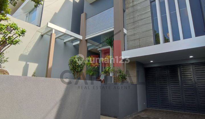 Rumah Lux Minimalis Full Furnished di Kawasan Elit Setraduta 1