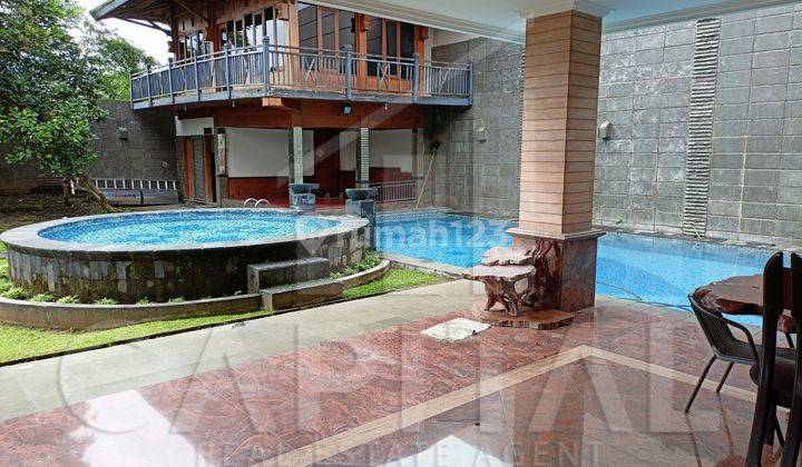 Mewah Banget Rumah Nya Loh..ada Kolam Renang Dan Jacuzi Juga..berada di Prime Location Setiabudi Regency 1