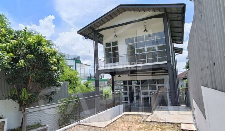 Rumah Dengan Design Industrial Minimalis di Sayap Cikutra Bandung 1