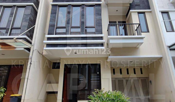 Rumah Lux Furnished di Setra Duta, Bandung 1