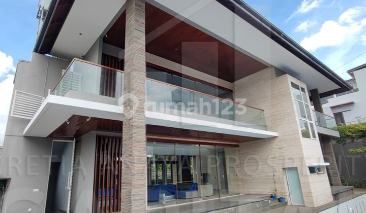 Rumah Lux Minimalis Swimming Pool di Setra Duta, Bandung