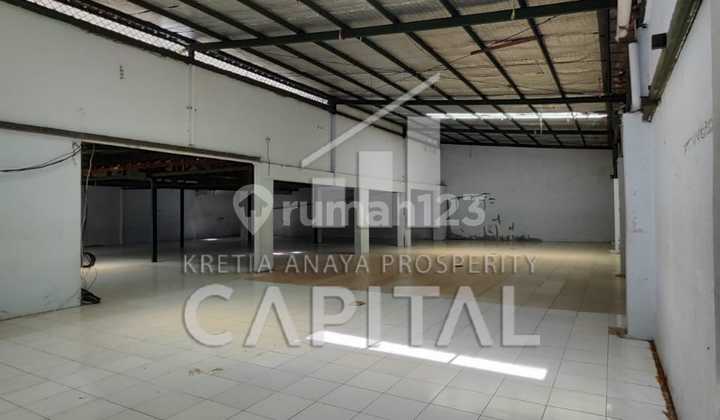 Gudang Strategis Cocok untuk Home Industry - Holis Permai