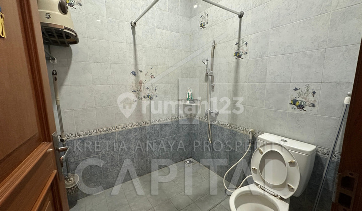 Rumah Mewah Full Furnish dengan Balkon Luas di Mekar Wangi 2