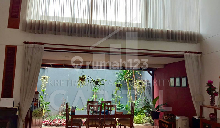 Rumah Elegan Semi Furnished - Setraduta