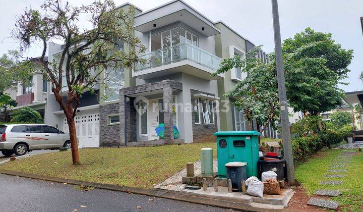 Rumah Cantik Depan Dan Samping Taman Serta Luas di Bsd City 2