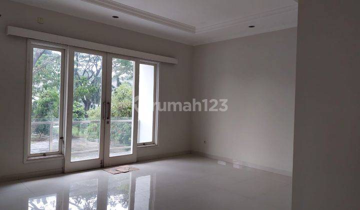 Rumah Cantik Depan Dan Samping Taman Serta Luas di Bsd City 2