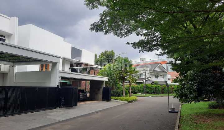 Rumah Mewah Dan Strategis Depan Taman di Bintaro 2