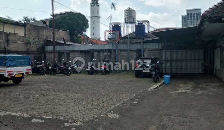 Rumah tua tanah luas lokasi premium di Jakarta Selatan 2