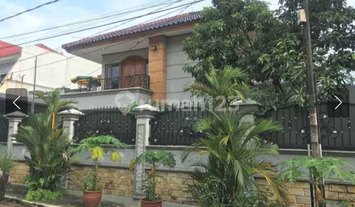 Rumah asri besar dan siap huni di Cinere Depok Jawa Barat