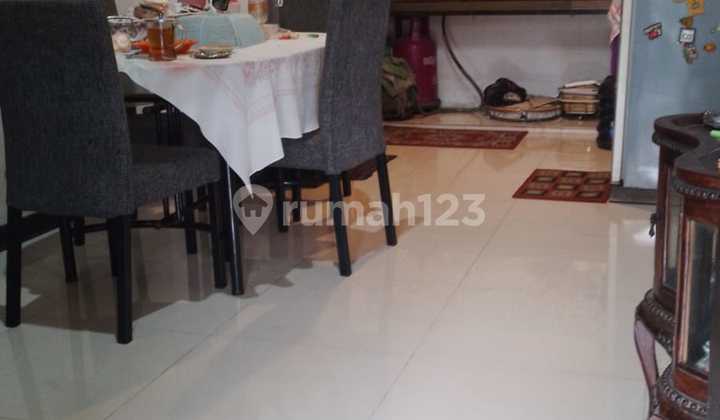 Beautiful Green Strategic Ready-to-Live House in Karawaci Tangerang 2