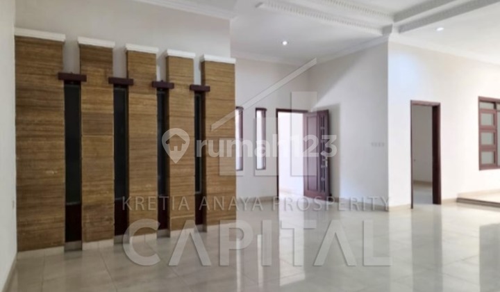 Ready-to-Occupy House in Singgasana Pradana Soekarno Hatta 2