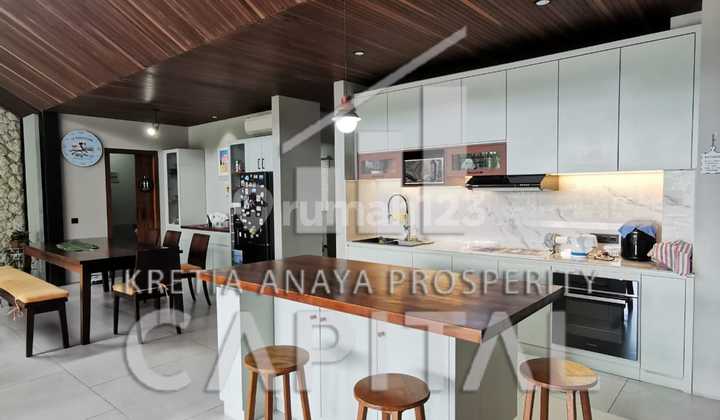 Rumah Modern Sudah Full Furnish dengan View Danau di Kota Baru Parahyangan 2