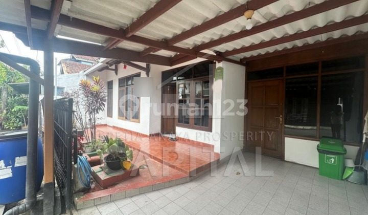 Rumah Terawat Siap Huni di Jalan Pluto Komplek Margahayu Metro Soekarno Hatta