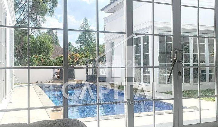 Rumah Klasik Modern Nan Mewah Disertai Kolam Renang di Kota Baru Parahyangan 1