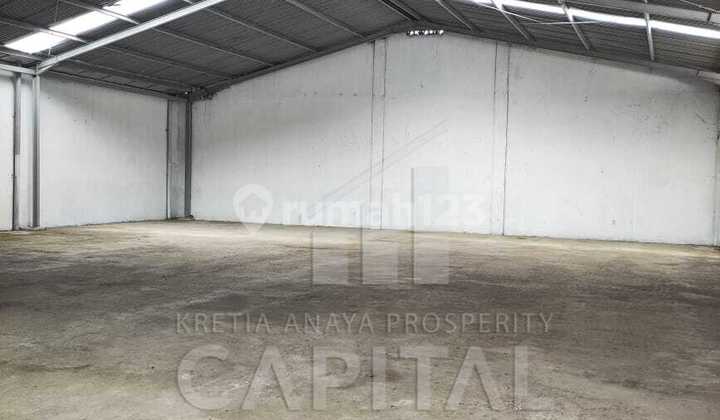 Ready-to-Use Warehouse Building with Strategic Location in the Kiaracondong Area