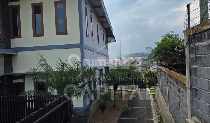 Murah Rumah Rasa Villa View Cakep Dengan Tanah Luas di Ujungberung
