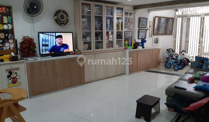 Rumah Taman Cosmos Siap Huni 3 Lantai Hadap Barat Selatan  1