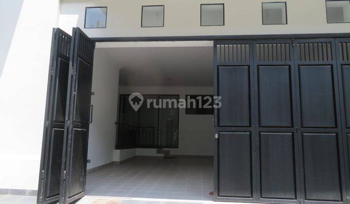 Rumah Green Ville Siap Huni 3 Lantai Dekat Taman  1