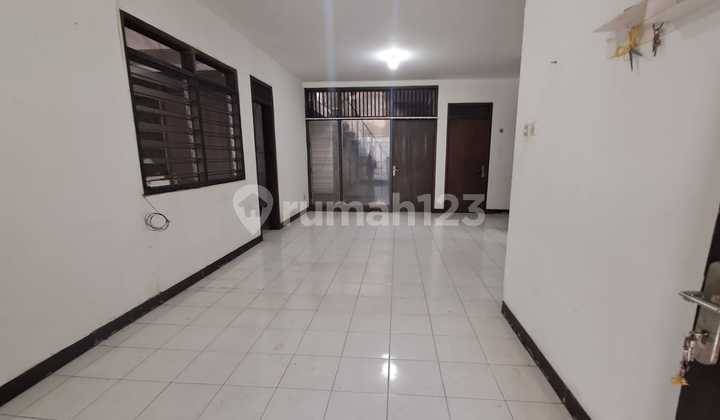 Simple Sunrise 1-Story House