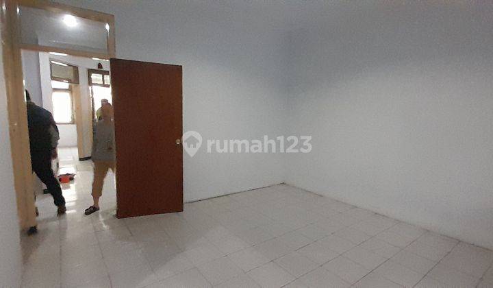 Rumah Taman Cosmos Siap Huni Strategis Hadap Timur  1