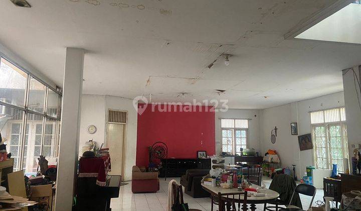 Rumah Tua Hitung Tanah Taman Kedoya Baru Hadap Selatan  2