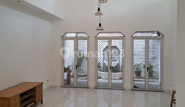 Ready-to-Occupy 2-Storey House in Tosiga Kemanggisan 2