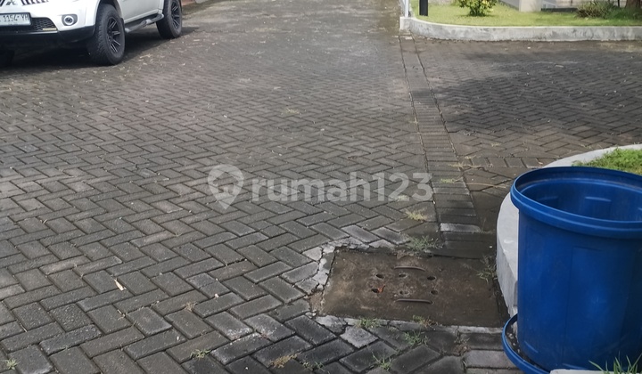 Rumah Mewah Dua Lantai Jombang