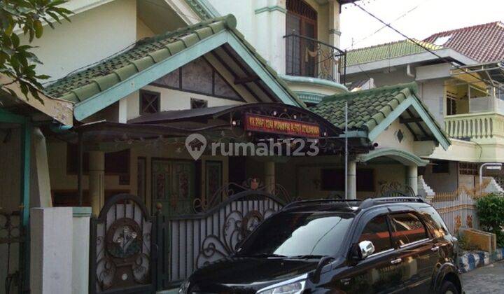 Rumah Dua Lantai Dalam Kota Jombang 4