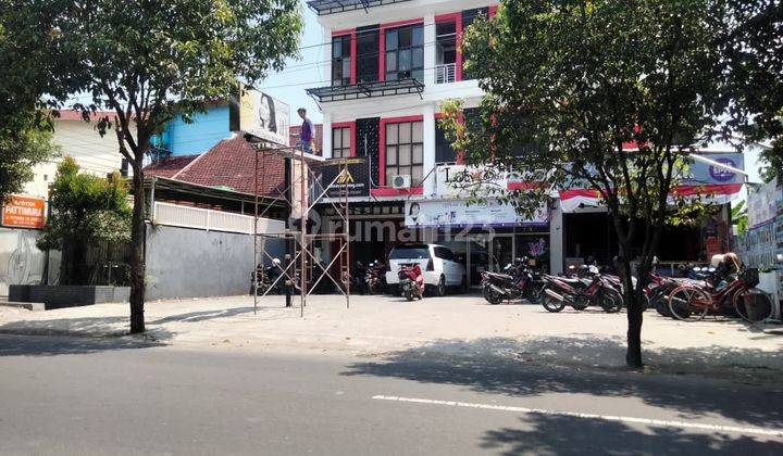 Ruko Tiga Lantai Siap Pakai Dalam Kota Jombang 1
