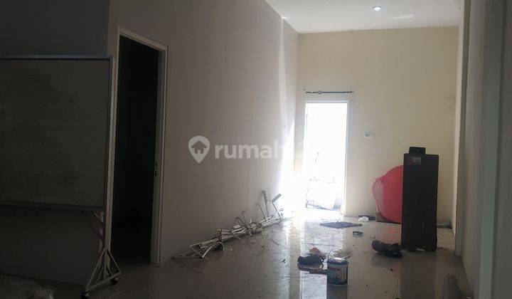 Ruko Tiga Lantai Siap Pakai Dalam Kota Jombang 8