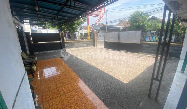 Classic Spacious House in Jombang City 2