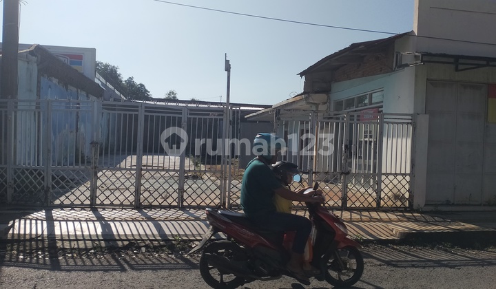 Building Suitable for Business Jombang