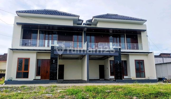 Luxurious Two-Story House in Plndi Jombang