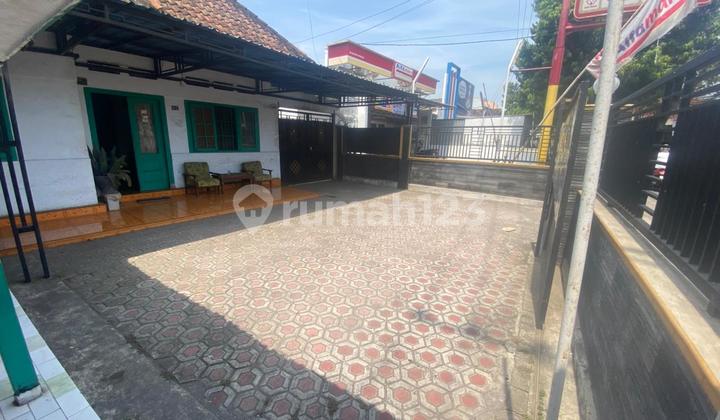Classic Spacious House in Jombang City