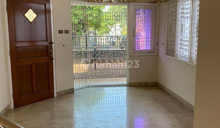 Rumah Bagus Semi Furnished SHM di Wijaya, Jakarta Selatan