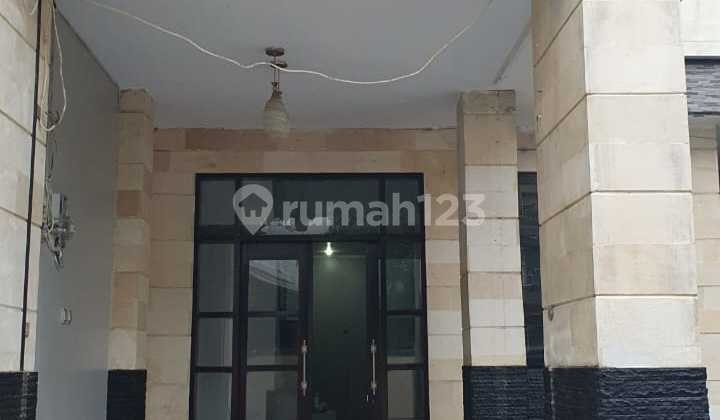 For Sale 2-Story House with Private Pool Near Renon Db 2