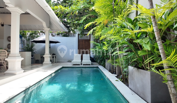 Villa 2 Kamar Private Pool Furnish di Seminyak Pk