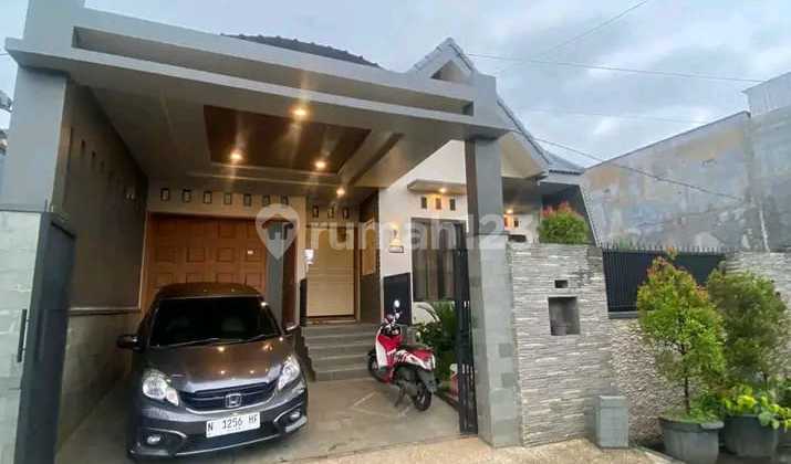 Spacious and Luxurious Move-In Ready House in Bumiayu Spacious and Luxurious Move-In Ready House in Bumiayu