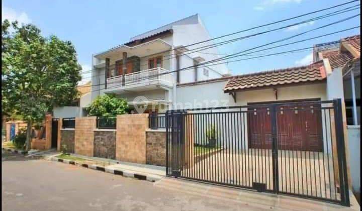 Rumah Taman Sulfat 2 Lantai Siap Huni Kawasan Elite Strategis Lingkungan Nyaman 1