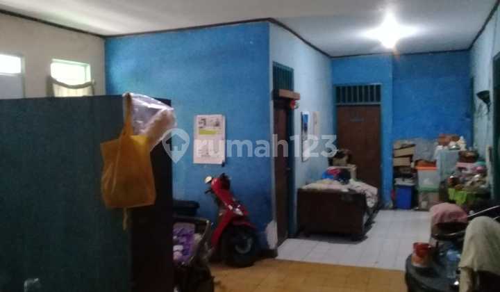 Price Reduced!! House for Sale in a Strategic Location in Utan Kayu, East Jakarta 2