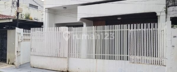 Rumah dengan Lokasi Premium Kramat Kwitang Jakarta Pusat
