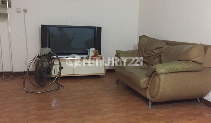 Strategic House in a Complex in Cempaka Putih, Central Jakarta 2