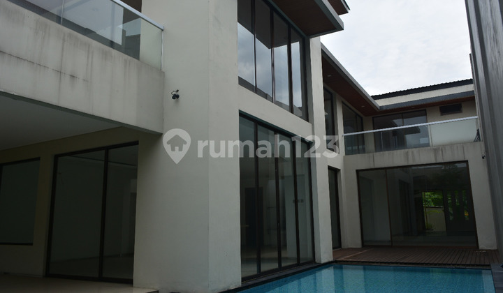 Rumah Mewah dengan Kolam Renang di Gandaria 2