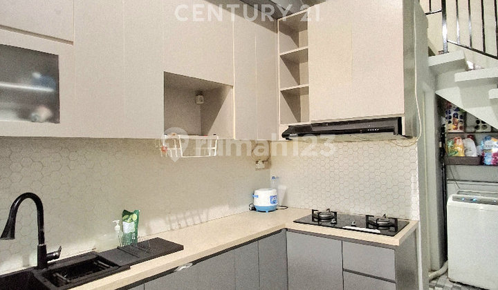 Rumah Minimalis 2 Lantai dengan Balkon dan Bebas Banjir 2